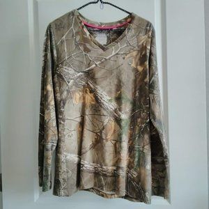 Realtree Camo Long Sleeve V- Neck Tee - NWOT